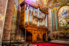 Organo della chiesa in Santa Maria della Vittoria, Roma, Italia fotografia stock Organo della chiesa in Santa Maria della Vittoria, Roma, Italia fotografia stock