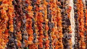 Oriental spices sun dried vegetables at Turkish grocery market Royalty Free Stock Photography Oriental spices sun dried vegetables at Turkish grocery market Royalty Free Stock Photography