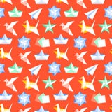 Origami bezszwowy wzór z płaskimi ikonami Papierowi żurawie, ptak, łódź, płaskiego wektoru ilustracje Barwiona tło czerwień ilustracja wektor Origami bezszwowy wzór z płaskimi ikonami Papierowi żurawie, ptak, łódź, płaskiego wektoru ilustracje Barwiona tło czerwień ilustracja wektor