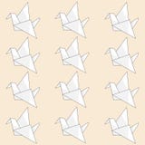Origami завертывает картину в бумагу птицы безшовную на светлой предпосылке Стоковое Изображение Origami завертывает картину в бумагу птицы безшовную на светлой предпосылке Стоковое Изображение