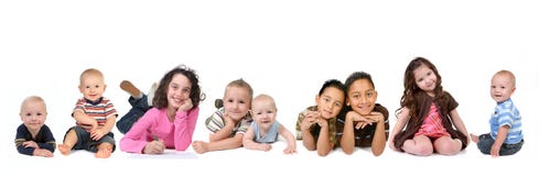 Origini etniche multiple dei bambini di tutte le età fotografie stock Origini etniche multiple dei bambini di tutte le età fotografie stock