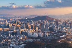 Orizzonte della città di Seoul, la migliore vista della Corea del Sud fotografie stock Orizzonte della città di Seoul, la migliore vista della Corea del Sud fotografie stock