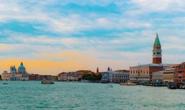 Orizzonte di Venezia dal canale grande fotografia stock Orizzonte di Venezia dal canale grande fotografia stock