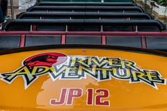 ORLANDO, FLORIDA, DE V.S. - DECEMBER, 2018: Jurassic Park-de Rit van het Rivieravontuur, Universal Studios, Eilanden van Avontuur royalty-vrije stock afbeeldingen ORLANDO, FLORIDA, DE V.S. - DECEMBER, 2018: Jurassic Park-de Rit van het Rivieravontuur, Universal Studios, Eilanden van Avontuur royalty-vrije stock afbeeldingen