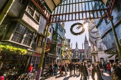 ORLANDO, FLORIDA, DE V.S. - DECEMBER, 2017: De Wizarding-Wereld van Steeg van Harry Potter †de „Diagon bij Universele Studio's stock fotografie ORLANDO, FLORIDA, DE V.S. - DECEMBER, 2017: De Wizarding-Wereld van Steeg van Harry Potter †de „Diagon bij Universele Studio's stock fotografie