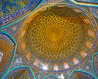 Ornamenten in Sheikh Lotfollah Mosque-binnenland, Isphahan, Iran royalty-vrije stock fotografie Ornamenten in Sheikh Lotfollah Mosque-binnenland, Isphahan, Iran royalty-vrije stock fotografie