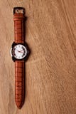 Orologio di cuoio lussuoso fotografie stock Orologio di cuoio lussuoso fotografie stock