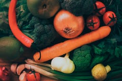 Ortaggi freschi per la cottura - natura morta del fondo dell'alimento immagini stock Ortaggi freschi per la cottura - natura morta del fondo dell'alimento immagini stock