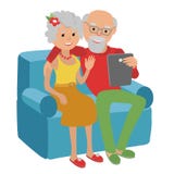 Os pares superiores felizes que sentam-se no sofá leram com tabuleta ilustração stock Os pares superiores felizes que sentam-se no sofá leram com tabuleta ilustração stock