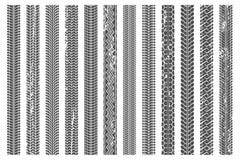 Os pneus pisam trilhas Trilha do pneu, passos teste padrão da textura do grunge e grupo sujos da ilustração do vetor do traço do ilustração stock Os pneus pisam trilhas Trilha do pneu, passos teste padrão da textura do grunge e grupo sujos da ilustração do vetor do traço do ilustração stock