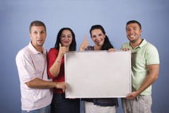 Os povos felizes com bandeira dão os polegares acima Fotografia de Stock Os povos felizes com bandeira dão os polegares acima Fotografia de Stock