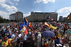 Os Romanians de no exterior protestam contra o governo imagem de stock Os Romanians de no exterior protestam contra o governo imagem de stock