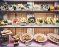 OSAKA JAPAN - APRIL 12, 2017: Meny för modell för skärm för Japan restaurangmat royaltyfri fotografi OSAKA JAPAN - APRIL 12, 2017: Meny för modell för skärm för Japan restaurangmat royaltyfri fotografi