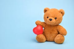 Oso de peluche con concepto del amor del corazón imagen de archivo Oso de peluche con concepto del amor del corazón imagen de archivo