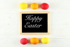 Ostern-Grußkartenkonzept Festliche Zusammensetzung auf hölzernem Hintergrund stockfotos Ostern-Grußkartenkonzept Festliche Zusammensetzung auf hölzernem Hintergrund stockfotos