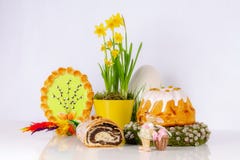 Ostern-Zusammensetzung mit Hefekuchen stockfoto Ostern-Zusammensetzung mit Hefekuchen stockfoto