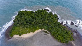 Oszałamiająco wyspa z wybrzeża Koh Chang, Tajlandia zdjęcie stock Oszałamiająco wyspa z wybrzeża Koh Chang, Tajlandia zdjęcie stock