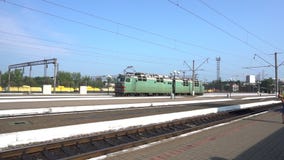 Oude elektrische locomotief stock video Oude elektrische locomotief stock video