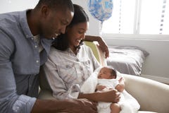 Oudershuis van het Ziekenhuis met Pasgeboren Baby in Kinderdagverblijf royalty-vrije stock afbeelding Oudershuis van het Ziekenhuis met Pasgeboren Baby in Kinderdagverblijf royalty-vrije stock afbeelding
