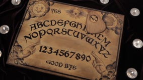Ouija move-se apenas e diz-se não ilustração royalty free Ouija move-se apenas e diz-se não ilustração royalty free