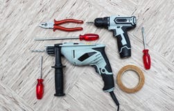 Outils pour la réparation, tournevis, perceuse électrique, électro-tournevis, photos libres de droits Outils pour la réparation, tournevis, perceuse électrique, électro-tournevis, photos libres de droits