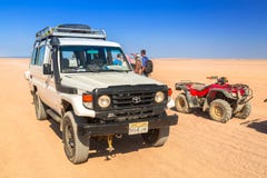 Outre du voyage par la route sur le désert africain près de Hurghada Images stock Outre du voyage par la route sur le désert africain près de Hurghada Images stock