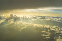 ovanför att flyga för oklarheter sikt från flygplanet, mjuk fokus royaltyfri bild ovanför att flyga för oklarheter sikt från flygplanet, mjuk fokus royaltyfri bild