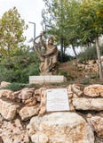 Overgebracht naar een nieuwe plaats een monument aan Koning David, die eerder zich dichtbij Zion Gate in oude stad van Jeruzalem, royalty-vrije stock afbeelding Overgebracht naar een nieuwe plaats een monument aan Koning David, die eerder zich dichtbij Zion Gate in oude stad van Jeruzalem, royalty-vrije stock afbeelding
