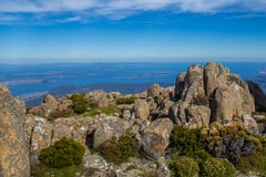 Overweldigende top van Onderstel Wellington die Hobart en de zuidelijke kust van Tasmanige overzien stock afbeeldingen Overweldigende top van Onderstel Wellington die Hobart en de zuidelijke kust van Tasmanige overzien stock afbeeldingen