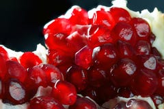 Owoc granatowiec i swój szkarłatny adry zakończenie zdjęcia royalty free Owoc granatowiec i swój szkarłatny adry zakończenie zdjęcia royalty free