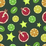 Owoc wzór Granatowiec, pomarańcze, cytryna, wapno, kiwi, carambola na ciemnozielonym tle owoce soczysta Wektorowy illustrati royalty ilustracja Owoc wzór Granatowiec, pomarańcze, cytryna, wapno, kiwi, carambola na ciemnozielonym tle owoce soczysta Wektorowy illustrati royalty ilustracja