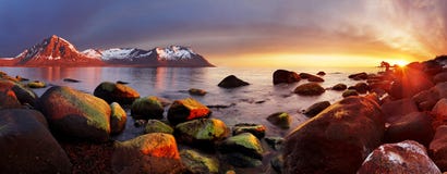 Ozeanküste bei Sonnenuntergang, Panorama, Norwegen
