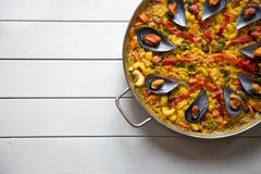 Paella con le cozze fotografia stock Paella con le cozze fotografia stock