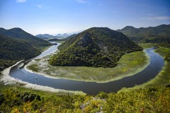 Paesaggio del fiume di Crnojevica nel Montenegro immagine stock Paesaggio del fiume di Crnojevica nel Montenegro immagine stock