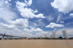 paesaggio della città di Bangkok con il fiume immagine stock paesaggio della città di Bangkok con il fiume immagine stock