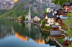 Paesaggio della montagna nell'alpe dell'Austria con il lago, Hallstatt Immagini Stock Libere da Diritti Paesaggio della montagna nell'alpe dell'Austria con il lago, Hallstatt Immagini Stock Libere da Diritti