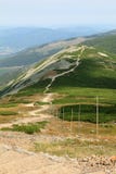 Paesaggio di estate con la strada nelle montagne, Karkonosze, Sudety, Polonia Fotografia Stock Libera da Diritti Paesaggio di estate con la strada nelle montagne, Karkonosze, Sudety, Polonia Fotografia Stock Libera da Diritti
