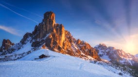 Paesaggio fantastico di inverno, Passo Giau con Ra Gusela famoso, NU immagini stock libere da diritti Paesaggio fantastico di inverno, Passo Giau con Ra Gusela famoso, NU immagini stock libere da diritti
