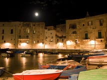 Paesaggio notturno di Monopoli. Apulia. Immagine Stock Paesaggio notturno di Monopoli. Apulia. Immagine Stock