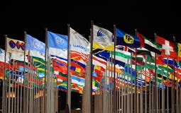 Paesi del mondo e bandierine di organizzazioni fotografia stock libera da diritti Paesi del mondo e bandierine di organizzazioni fotografia stock libera da diritti