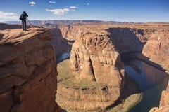 Pagina Arizona del fiume Colorado della curvatura del ferro di cavallo e del fotografo fotografie stock libere da diritti Pagina Arizona del fiume Colorado della curvatura del ferro di cavallo e del fotografo fotografie stock libere da diritti