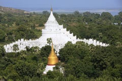 Pagoda de Hsinbyume dans Mingun, Mandalay, Myanmar Photo libre de droits Pagoda de Hsinbyume dans Mingun, Mandalay, Myanmar Photo libre de droits