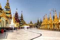 Pagode de Shwedagon em Yangon, Myanmar fotografia de stock Pagode de Shwedagon em Yangon, Myanmar fotografia de stock
