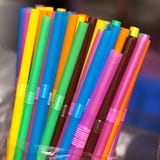 Pailles colorées image libre de droits Pailles colorées image libre de droits