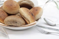 Pain et couverts images stock Pain et couverts images stock