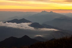 Paisagem da montanha na tarde - por do sol imagem de stock Paisagem da montanha na tarde - por do sol imagem de stock