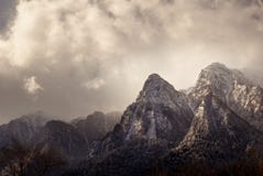 Paisagem do inverno em montanhas de Carpathians A Transilvânia, Romania imagens de stock Paisagem do inverno em montanhas de Carpathians A Transilvânia, Romania imagens de stock
