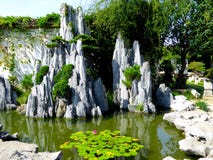 Paisagem do jardim ornamental foto de stock royalty free Paisagem do jardim ornamental foto de stock royalty free