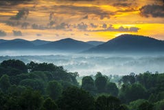 Paisagem do por do sol das montanhas de Asheville NC Ridge azul imagem de stock royalty free Paisagem do por do sol das montanhas de Asheville NC Ridge azul imagem de stock royalty free