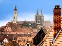 Paisagem urbana com uma igreja de St Jakob no fundo imagens de stock royalty free Paisagem urbana com uma igreja de St Jakob no fundo imagens de stock royalty free